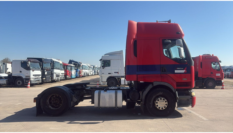 Renault Premium 420 (BOITE MANUELLE / MANUAL GEARBOX) - Tahač: obrázek 4 Renault Premium 420 (BOITE MANUELLE / MANUAL GEARBOX) - Tahač: obrázek 4