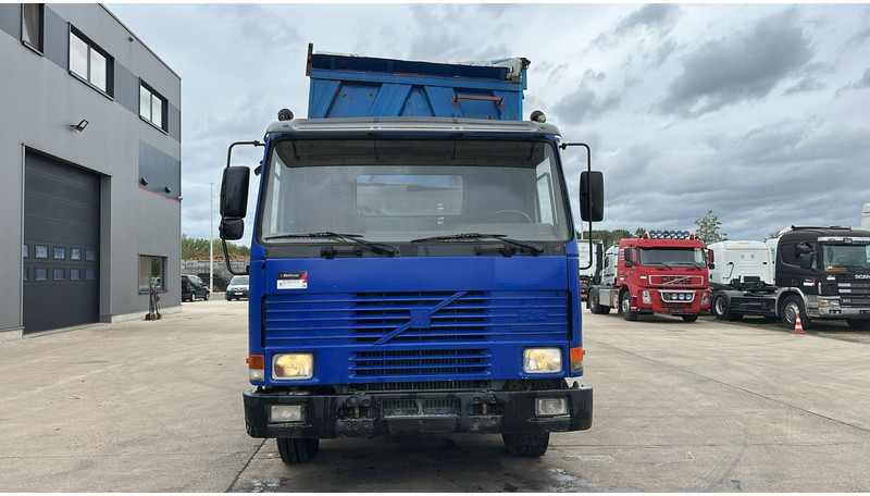 Volvo FL 12.380 (8X4 /STEEL SUSP. / BOITE MANUELLE / MANUAL GEARBOX) - Sklápěč: obrázek 2 Volvo FL 12.380 (8X4 /STEEL SUSP. / BOITE MANUELLE / MANUAL GEARBOX) - Sklápěč: obrázek 2