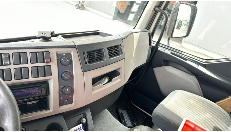 Skříňový nákladní auto Volvo FL 260 (LIFT 2000 KG / PERFECT BELGIAN TRUCK / 18 TON / EURO 5): obrázek 19