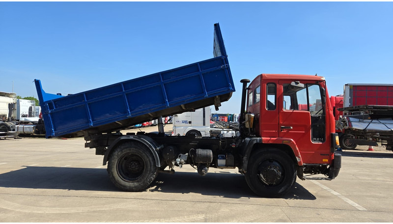 Volvo FL 6 - 14 (MANUAL PUMP / POMPE MANUELLE) - Sklápěč: obrázek 4 Volvo FL 6 - 14 (MANUAL PUMP / POMPE MANUELLE) - Sklápěč: obrázek 4