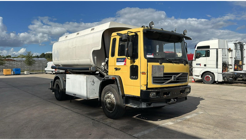 Volvo FL 6-18 (12400 LITERS / 3 COMPARTIMENTS / EURO 2 / STEEL SUSP. / LAMES) - Cisternové vozidlo: obrázek 3 Volvo FL 6-18 (12400 LITERS / 3 COMPARTIMENTS / EURO 2 / STEEL SUSP. / LAMES) - Cisternové vozidlo: obrázek 3
