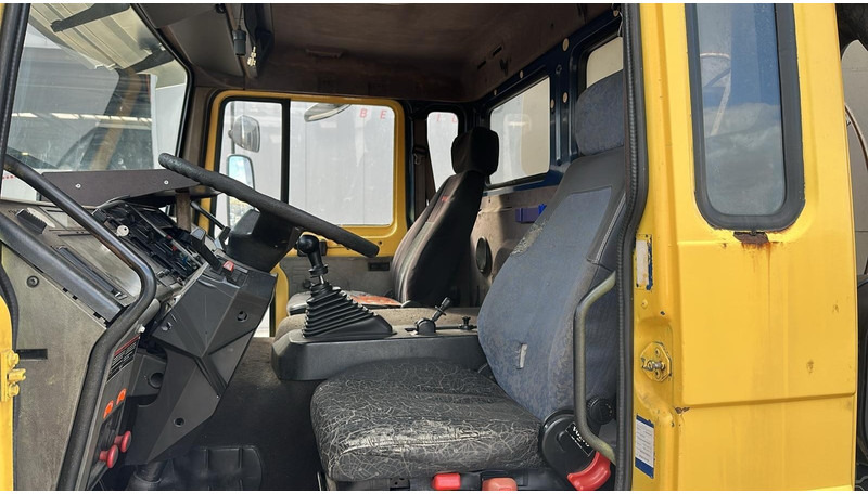 Cisternové vozidlo Volvo FL 6-18 (12400 LITERS / 3 COMPARTIMENTS / EURO 2 / STEEL SUSP. / LAMES): obrázek 13