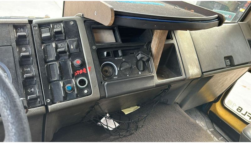 Cisternové vozidlo Volvo FL 6-18 (12400 LITERS / 3 COMPARTIMENTS / EURO 2 / STEEL SUSP. / LAMES): obrázek 14