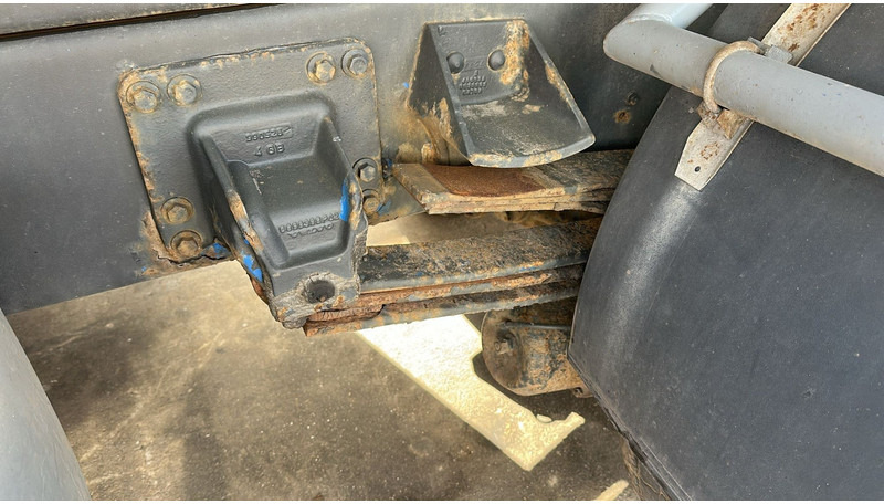 Cisternové vozidlo Volvo FL 6-18 (12400 LITERS / 3 COMPARTIMENTS / EURO 2 / STEEL SUSP. / LAMES): obrázek 10
