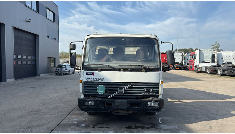 Volvo FL 6 - 8 (MANUAL PUMP / POMPE MANUELLE) - Sklápěč: obrázek 4 Volvo FL 6 - 8 (MANUAL PUMP / POMPE MANUELLE) - Sklápěč: obrázek 4