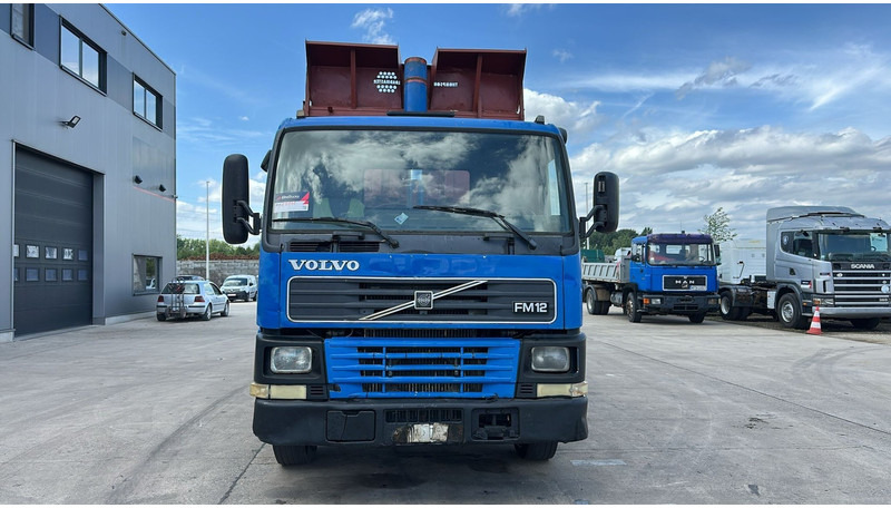 Volvo FM 12 - 340 (MANUAL GEARBOX / STEEL SUSPENSION / LAMES / BOITE MANUELLE) - Sklápěč: obrázek 2 Volvo FM 12 - 340 (MANUAL GEARBOX / STEEL SUSPENSION / LAMES / BOITE MANUELLE) - Sklápěč: obrázek 2