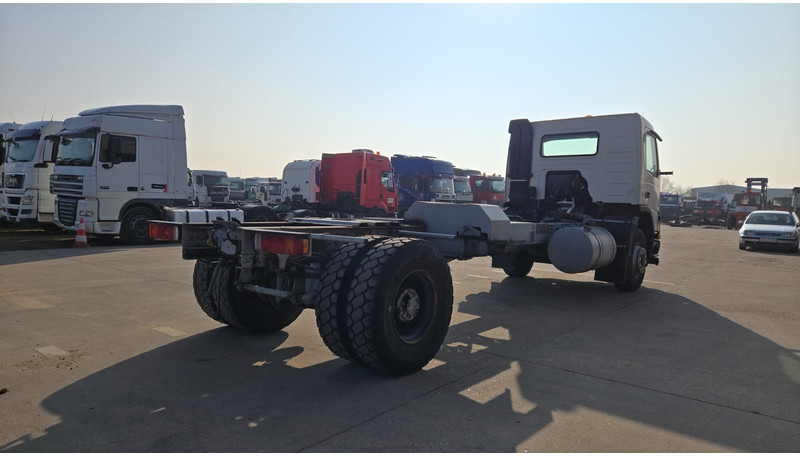 Volvo FM 7 - 290 (60.000 KM ORIGINAL !!! / POMPE MANUELLE / LAMES / GRAND PONT / EX AEROPORT) - Podvozek s kabinou: obrázek 3 Volvo FM 7 - 290 (60.000 KM ORIGINAL !!! / POMPE MANUELLE / LAMES / GRAND PONT / EX AEROPORT) - Podvozek s kabinou: obrázek 3