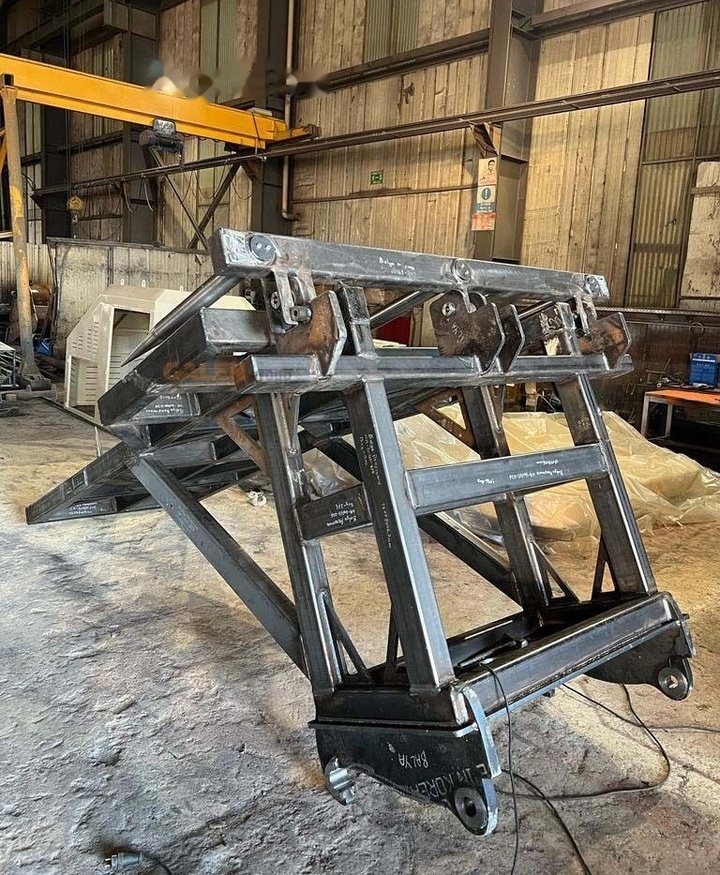 Galen Loader Bale Spear Attachment - Vidle pro Zemědělská technika: obrázek 3 Galen Loader Bale Spear Attachment - Vidle pro Zemědělská technika: obrázek 3
