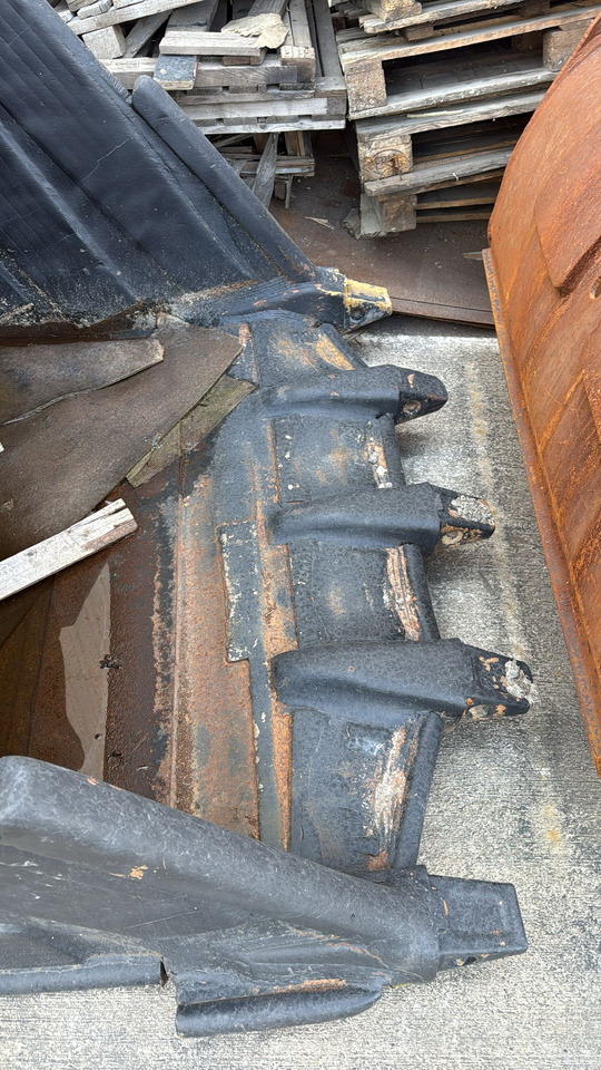 HITACHI ZX520/530 Cheap Second Hand Bucket - Lžíce na bagr: obrázek 3 HITACHI ZX520/530 Cheap Second Hand Bucket - Lžíce na bagr: obrázek 3