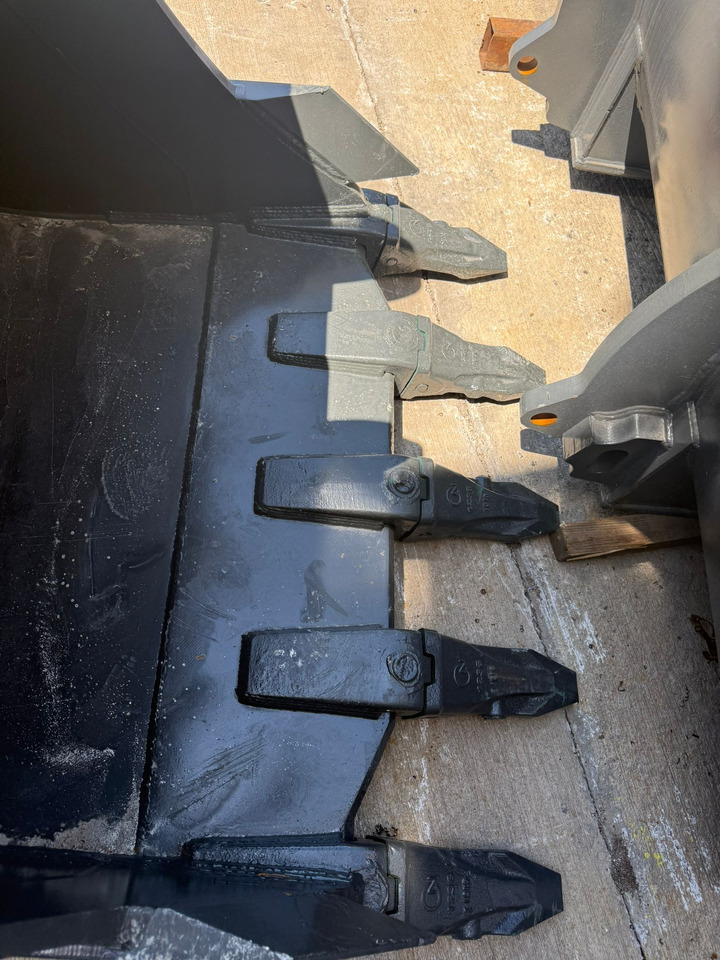 Volvo EC350 Rock Bucket - Lžíce na bagr: obrázek 2 Volvo EC350 Rock Bucket - Lžíce na bagr: obrázek 2