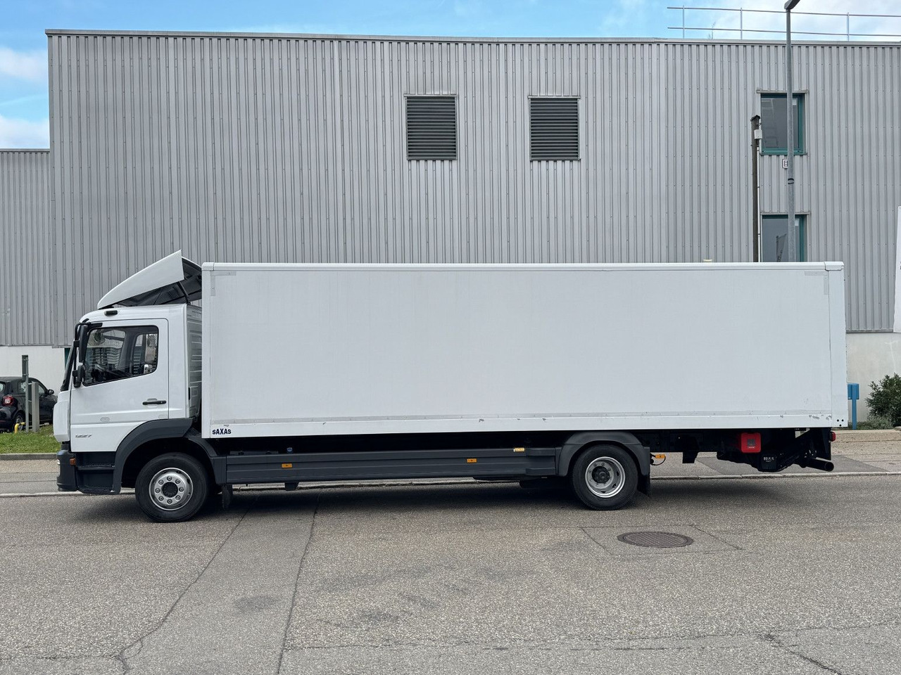 Mercedes-Benz Atego 1227L Koffer 8m LBW Klima Diff. Sperre - Skříňový nákladní auto: obrázek 4 Mercedes-Benz Atego 1227L Koffer 8m LBW Klima Diff. Sperre - Skříňový nákladní auto: obrázek 4