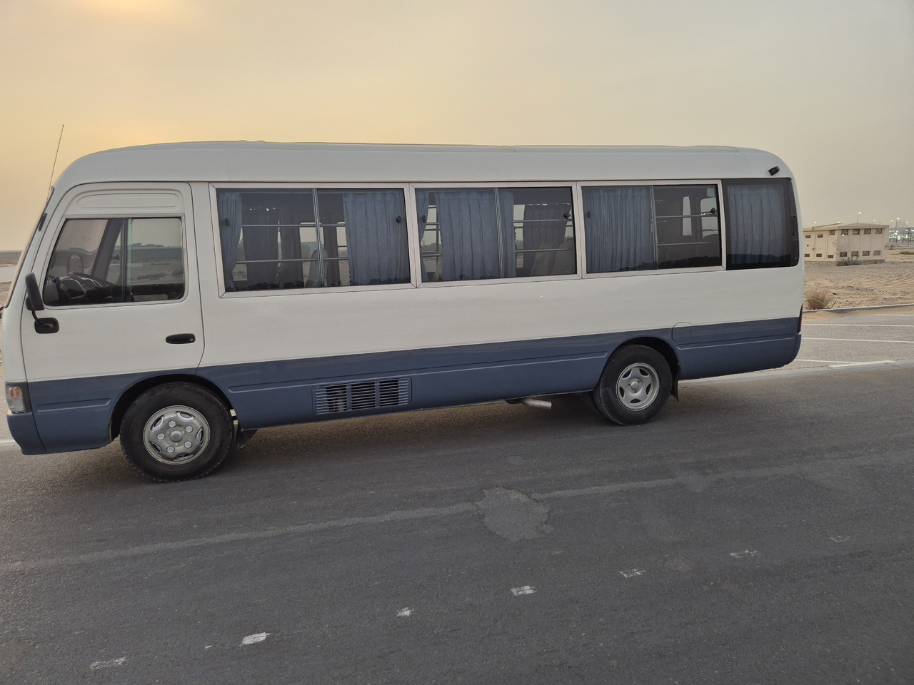 Toyota Coaster ... 30 places - climatisé - Minibus, Mikrobus: obrázek 3 Toyota Coaster ... 30 places - climatisé - Minibus, Mikrobus: obrázek 3
