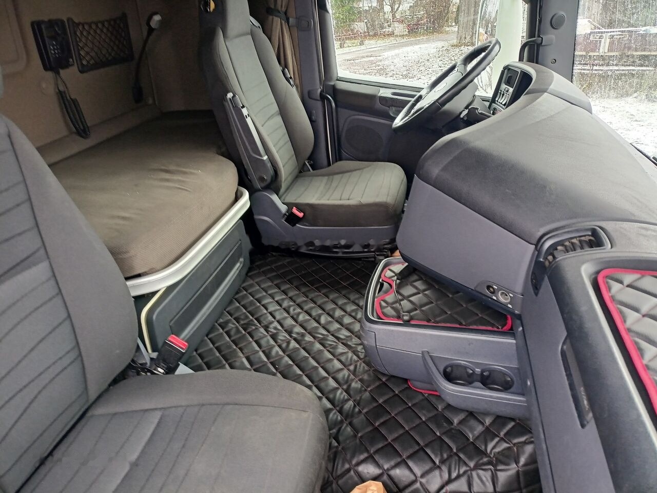 Interior photo 1: Tahač Scania R450