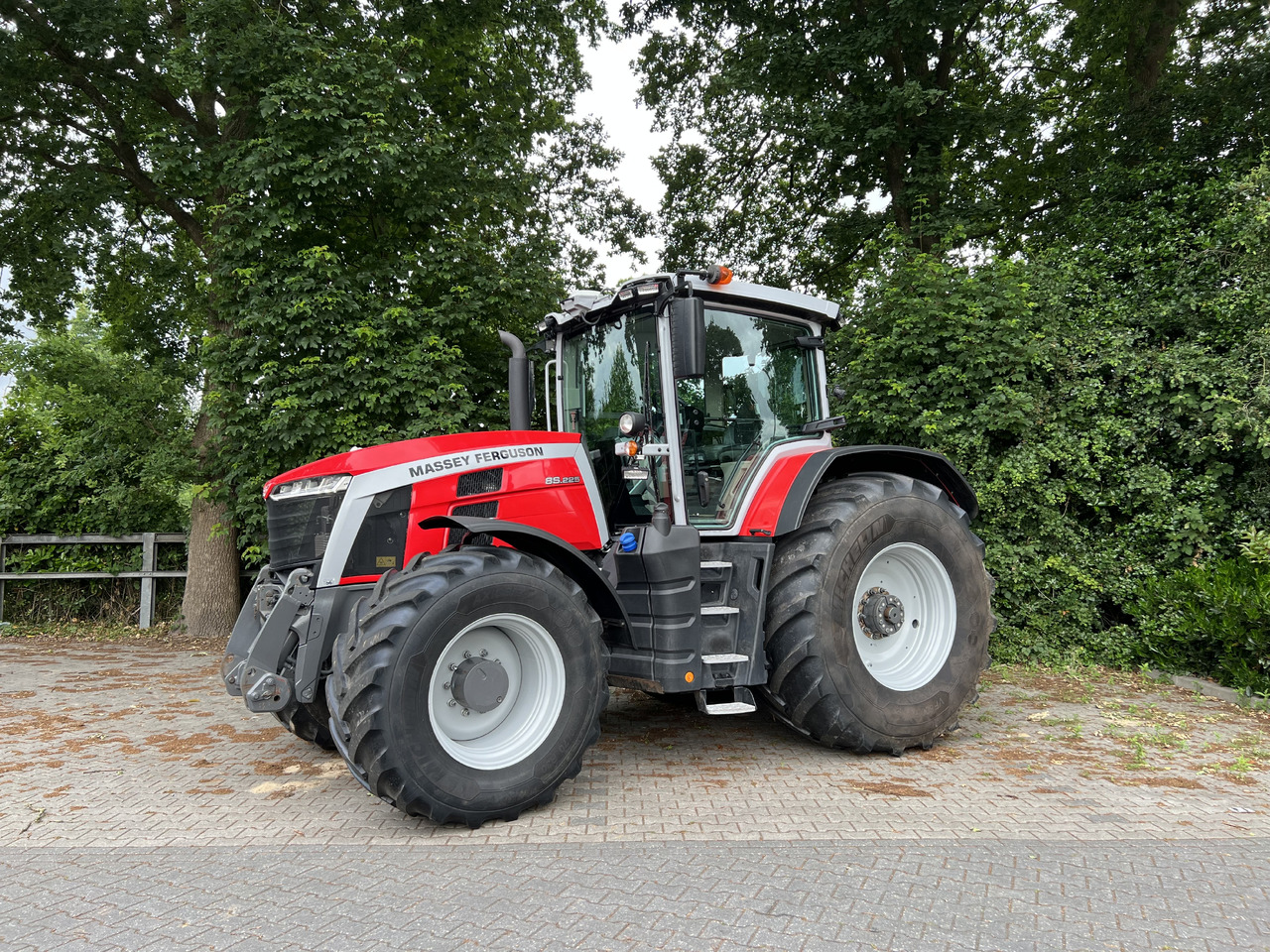 Massey Ferguson 8S.225 Dyne E-power - Traktor: obrázek 1 Massey Ferguson 8S.225 Dyne E-power - Traktor: obrázek 1