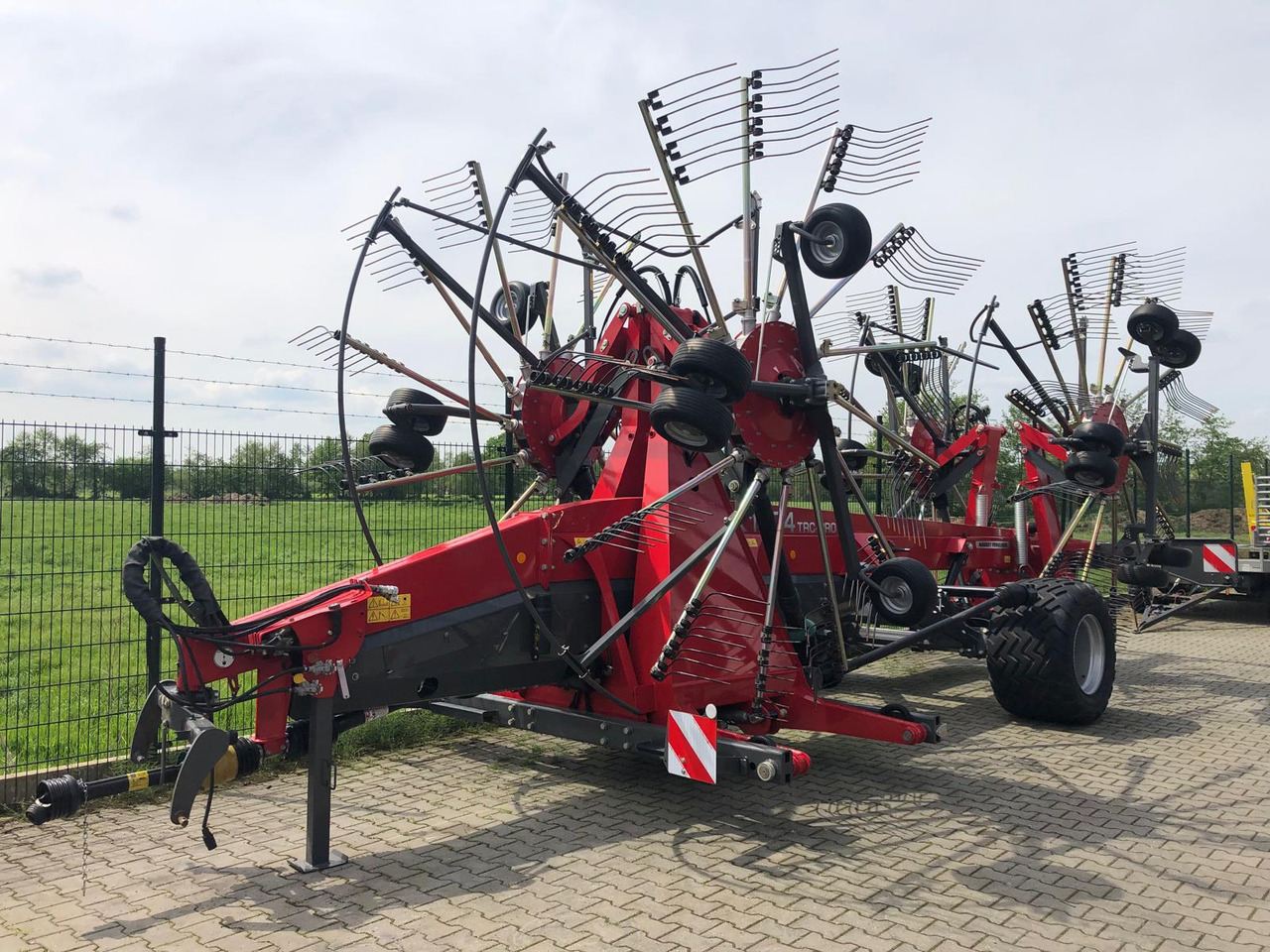 Obraceč/ Shrnovač Massey Ferguson RK 1404 TRC-PRO: obrázek 1