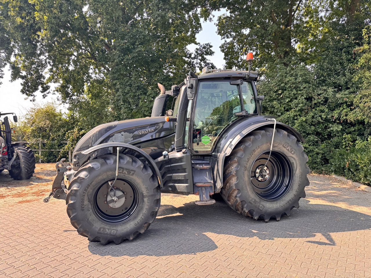 VALTRA T214 Direct - Traktor: obrázek 2 VALTRA T214 Direct - Traktor: obrázek 2