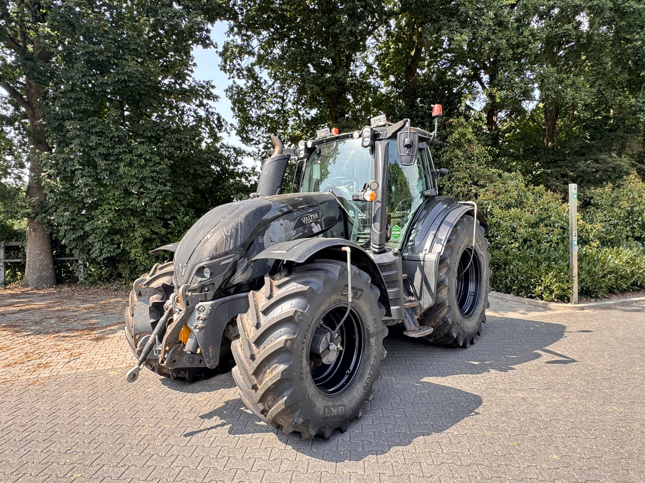 VALTRA T214 Direct - Traktor: obrázek 1 VALTRA T214 Direct - Traktor: obrázek 1