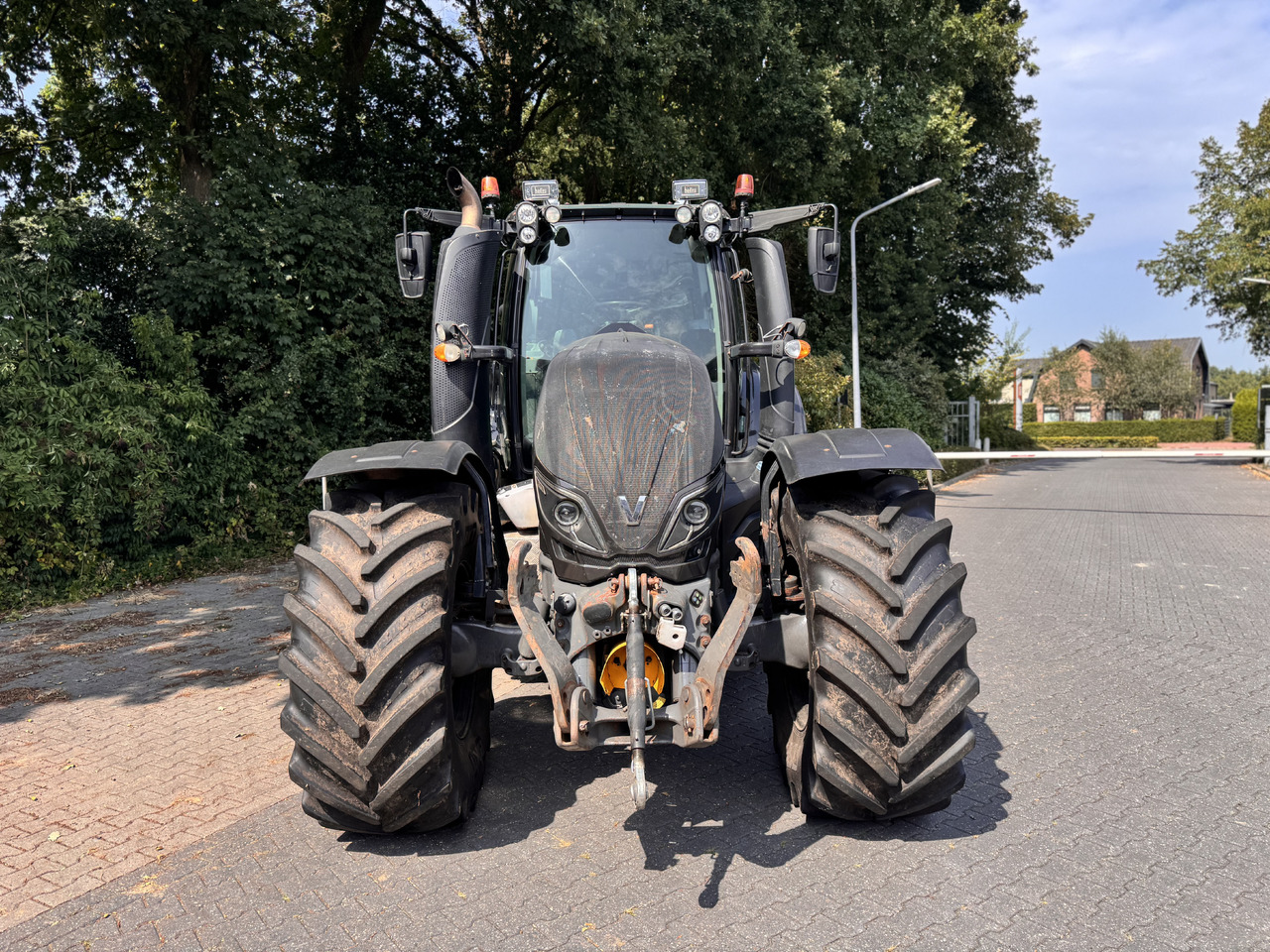 VALTRA T214 Direct - Traktor: obrázek 4 VALTRA T214 Direct - Traktor: obrázek 4