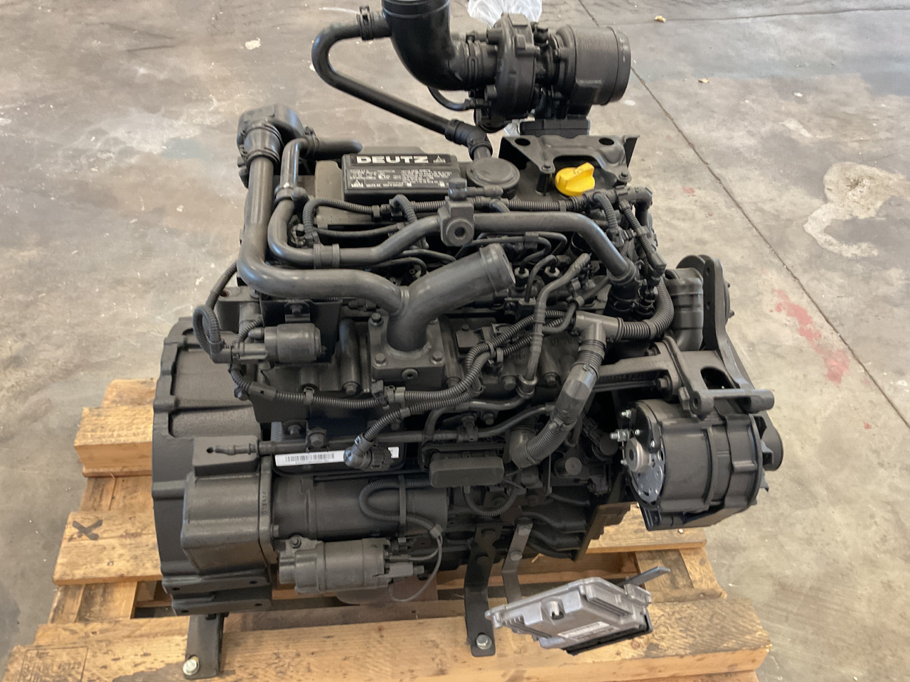 DEUTZ TCD 3.6L4, brand new diesel engine (2) - Motor: obrázek 5 DEUTZ TCD 3.6L4, brand new diesel engine (2) - Motor: obrázek 5