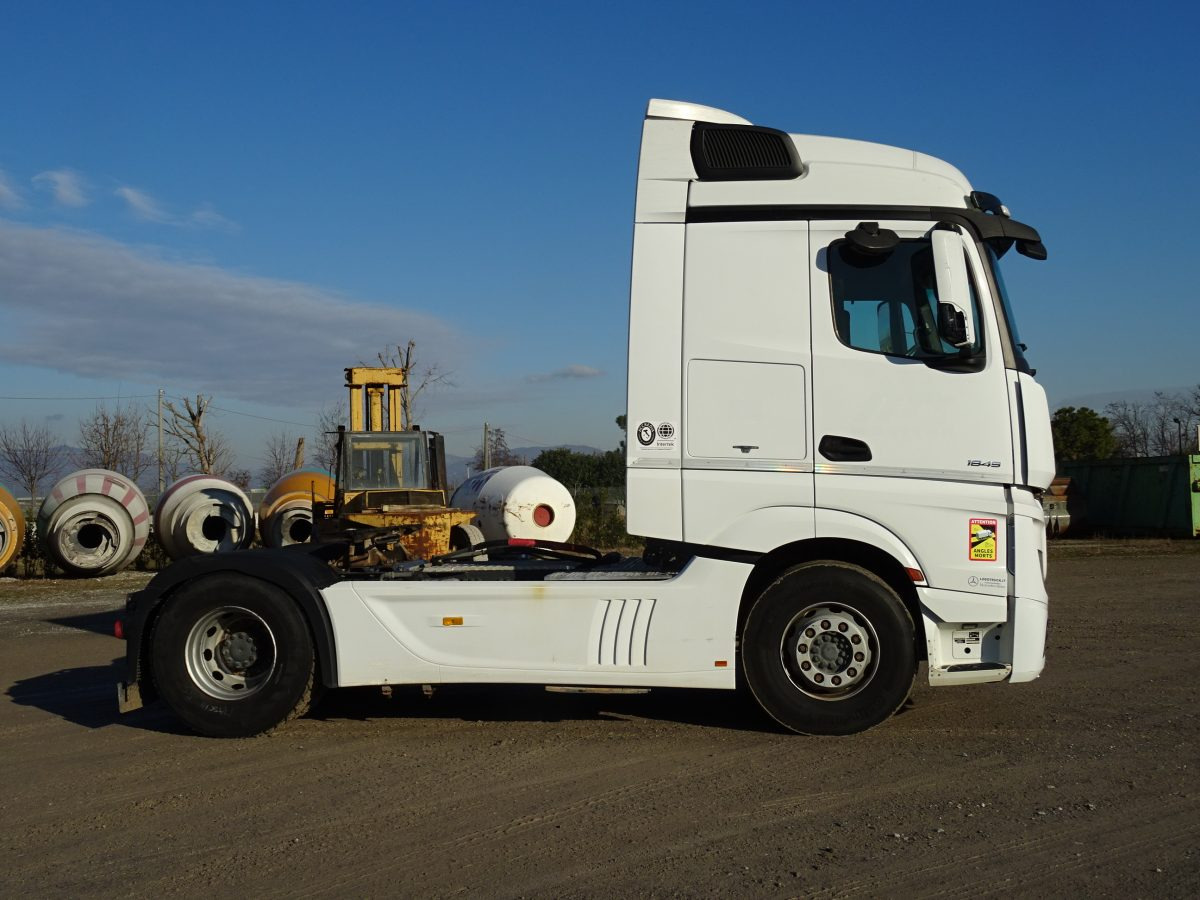 MERCEDES ACTROS 1845 - Tahač: obrázek 4 MERCEDES ACTROS 1845 - Tahač: obrázek 4