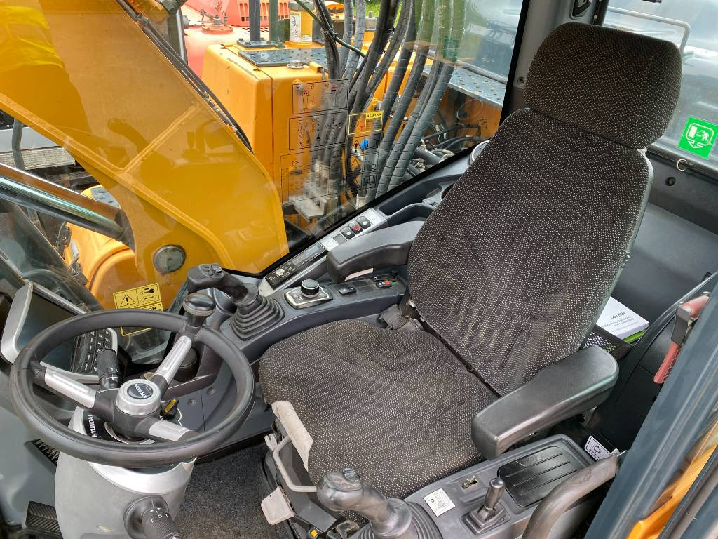 Kolesové rýpadlo Hyundai HW140: obrázek 18