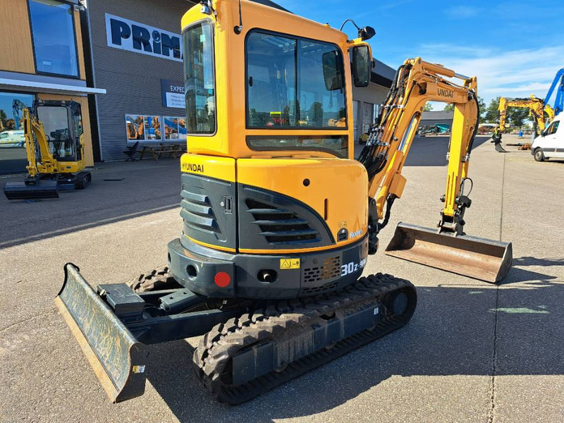 Hyundai R30 Z-9AK - Mini rýpadlo: obrázek 4 Hyundai R30 Z-9AK - Mini rýpadlo: obrázek 4