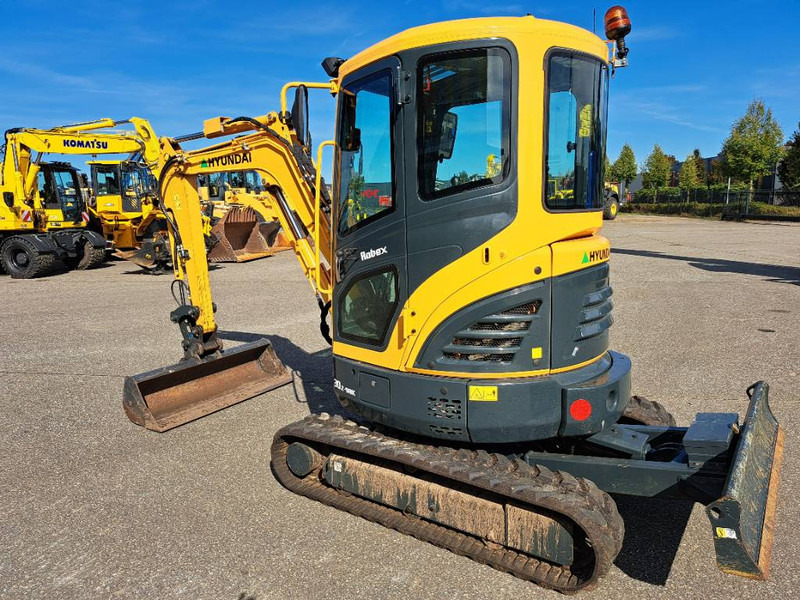 Hyundai R30 Z-9AK - Mini rýpadlo: obrázek 2 Hyundai R30 Z-9AK - Mini rýpadlo: obrázek 2