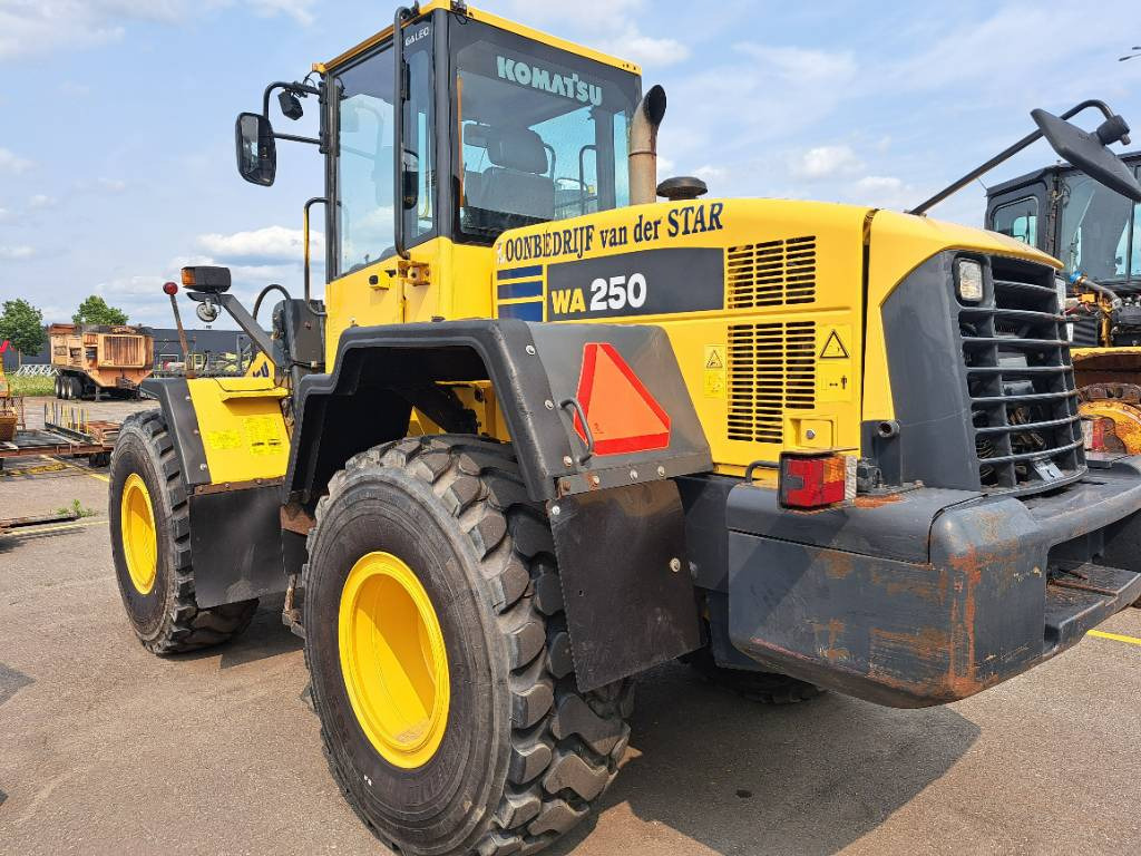 Komatsu WA 250-5H - Kolový nakladač: obrázek 5 Komatsu WA 250-5H - Kolový nakladač: obrázek 5