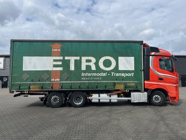 Mercedes Benz Actros 2642 6x2 Mega BDF met zeilbak - Plachtový nákladní auto: obrázek 5 Mercedes Benz Actros 2642 6x2 Mega BDF met zeilbak - Plachtový nákladní auto: obrázek 5