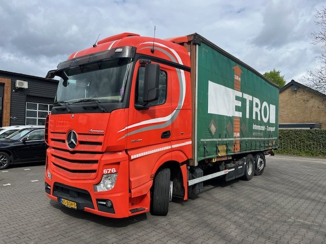 Mercedes Benz Actros 2642 6x2 Mega BDF met zeilbak - Plachtový nákladní auto: obrázek 1 Mercedes Benz Actros 2642 6x2 Mega BDF met zeilbak - Plachtový nákladní auto: obrázek 1