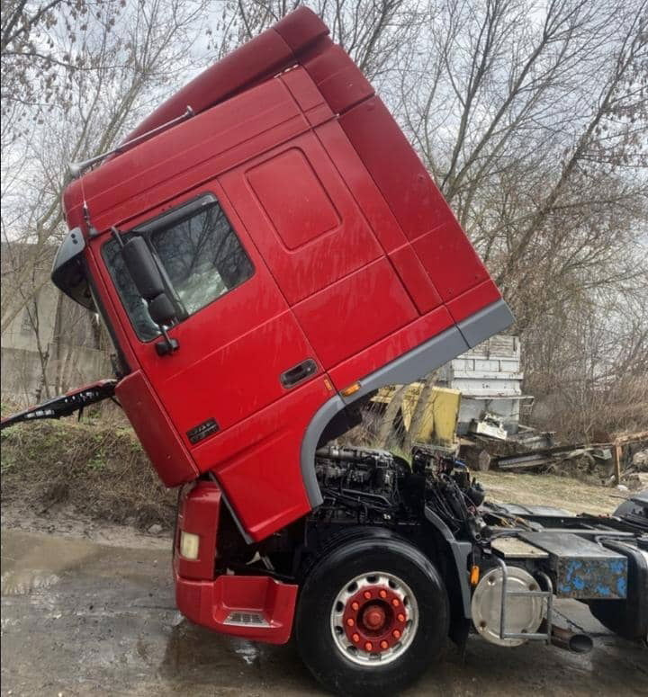 DAF XF 95.430 Tractor head 4x2 - Tahač: obrázek 2 DAF XF 95.430 Tractor head 4x2 - Tahač: obrázek 2