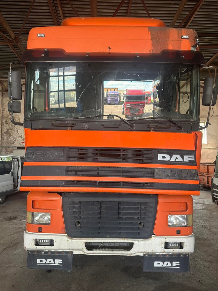 DAF XF 95 Tractor unit - Tahač: obrázek 1 DAF XF 95 Tractor unit - Tahač: obrázek 1