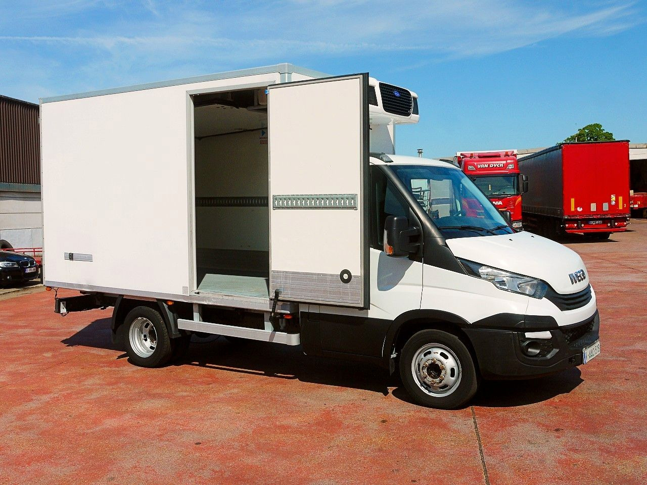 Iveco 35C14 DAILY KUHLKOFER CARIER PULSOR 600MULTi A/C - Chladící dodávka: obrázek 3 Iveco 35C14 DAILY KUHLKOFER CARIER PULSOR 600MULTi A/C - Chladící dodávka: obrázek 3