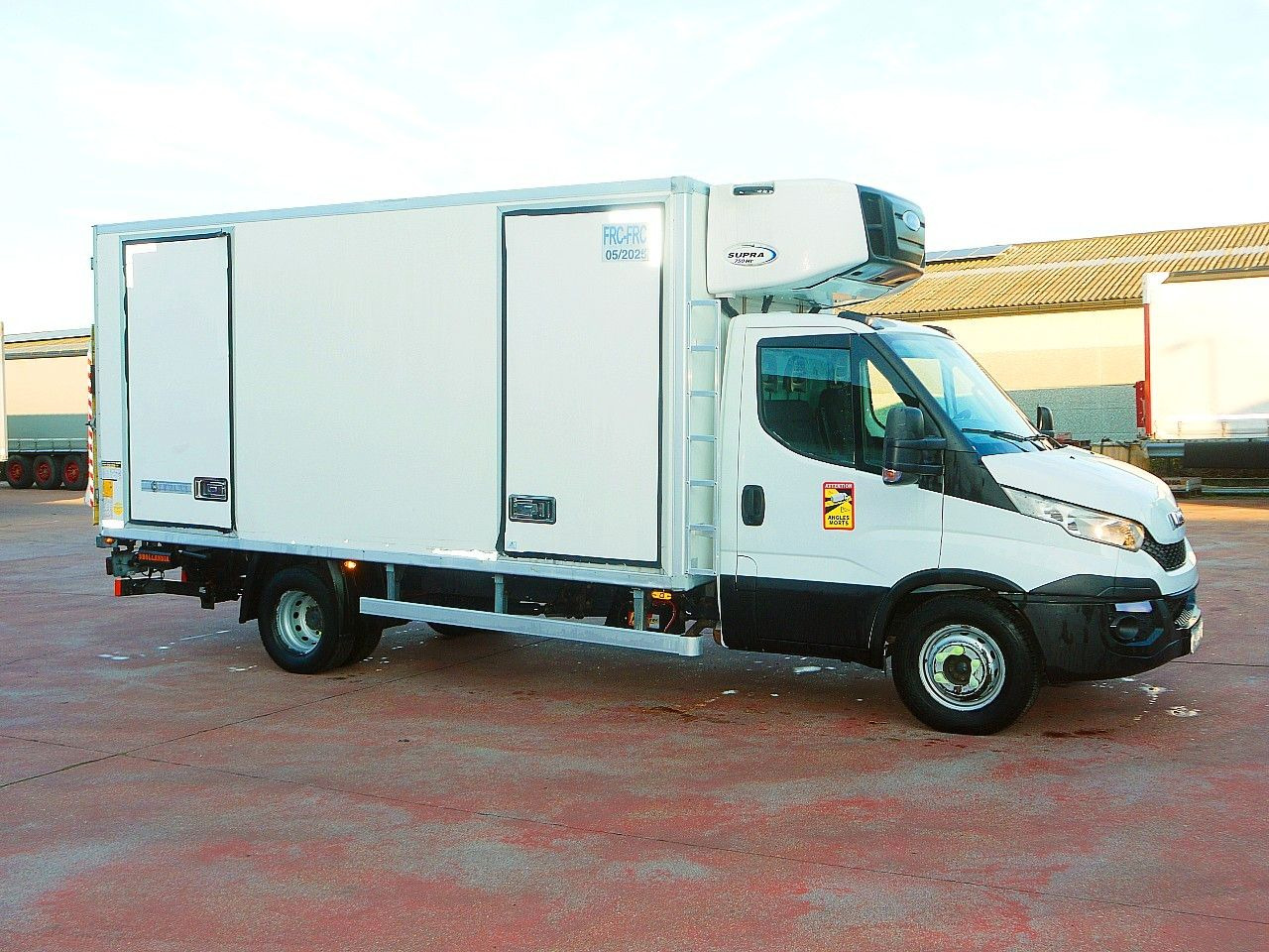 Iveco 70C17 DAILY KUHLKOFFER CARRIER SUPRA 750 MULTi - Chladící dodávka: obrázek 3 Iveco 70C17 DAILY KUHLKOFFER CARRIER SUPRA 750 MULTi - Chladící dodávka: obrázek 3