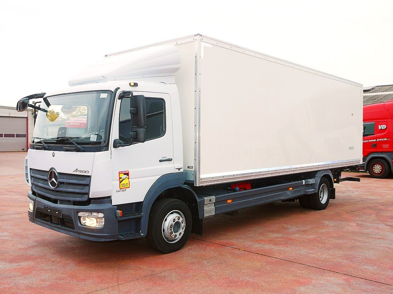 Mercedes-Benz 1218 ATEGO MEUBEL KOFFER A/C 124 Tkm - Dodávka skřín: obrázek 4 Mercedes-Benz 1218 ATEGO MEUBEL KOFFER A/C 124 Tkm - Dodávka skřín: obrázek 4