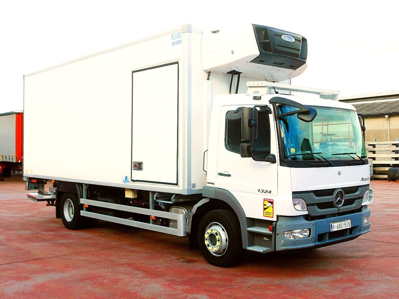 Mercedes-Benz 1324 ATEGO CARRIER SUPRA 1000MT CITY Z. A/C LUFT - Chladírenský nákladní automobil: obrázek 2 Mercedes-Benz 1324 ATEGO CARRIER SUPRA 1000MT CITY Z. A/C LUFT - Chladírenský nákladní automobil: obrázek 2