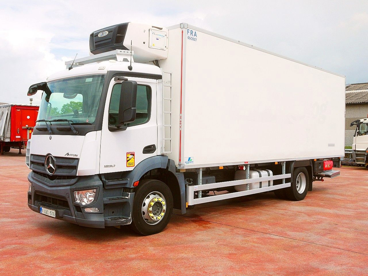 Mercedes-Benz 1830 ANTOS KUHLKOFFER CARRIER SUPRA 850 - Chladírenský nákladní automobil: obrázek 3 Mercedes-Benz 1830 ANTOS KUHLKOFFER CARRIER SUPRA 850 - Chladírenský nákladní automobil: obrázek 3
