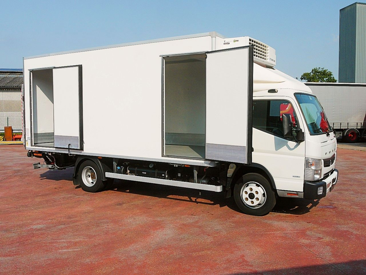 Mitsubishi FUSO CANTER 3.0 KUHLKOFFER THERMOKING V800 MT AC - Chladící dodávka: obrázek 3 Mitsubishi FUSO CANTER 3.0 KUHLKOFFER THERMOKING V800 MT AC - Chladící dodávka: obrázek 3
