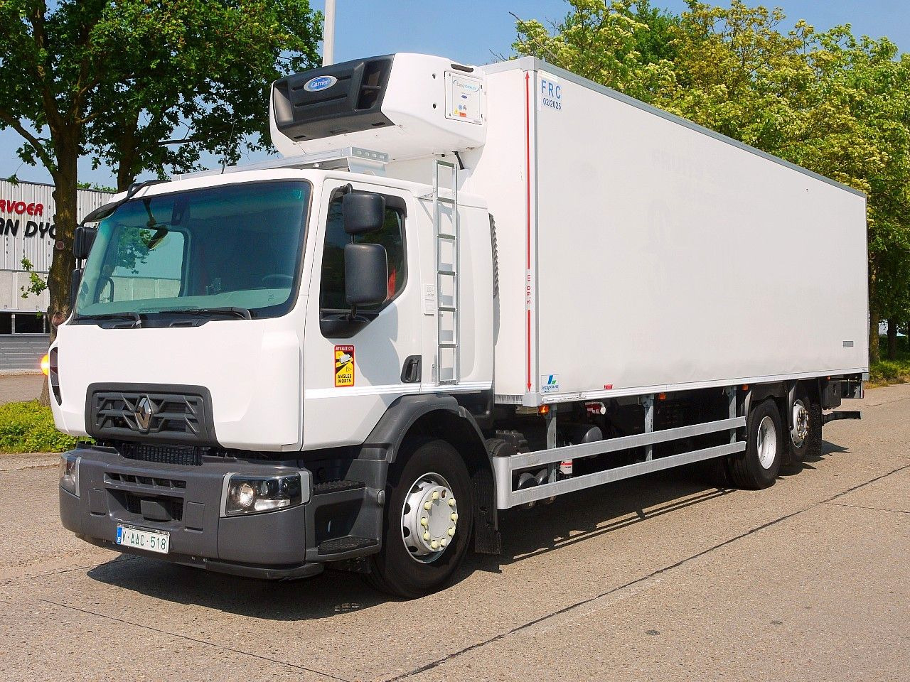 Renault D 26.320 6x2 KUHLKOFFER CARRIER SUPRA 850 XL CAB - Chladírenský nákladní automobil: obrázek 2 Renault D 26.320 6x2 KUHLKOFFER CARRIER SUPRA 850 XL CAB - Chladírenský nákladní automobil: obrázek 2