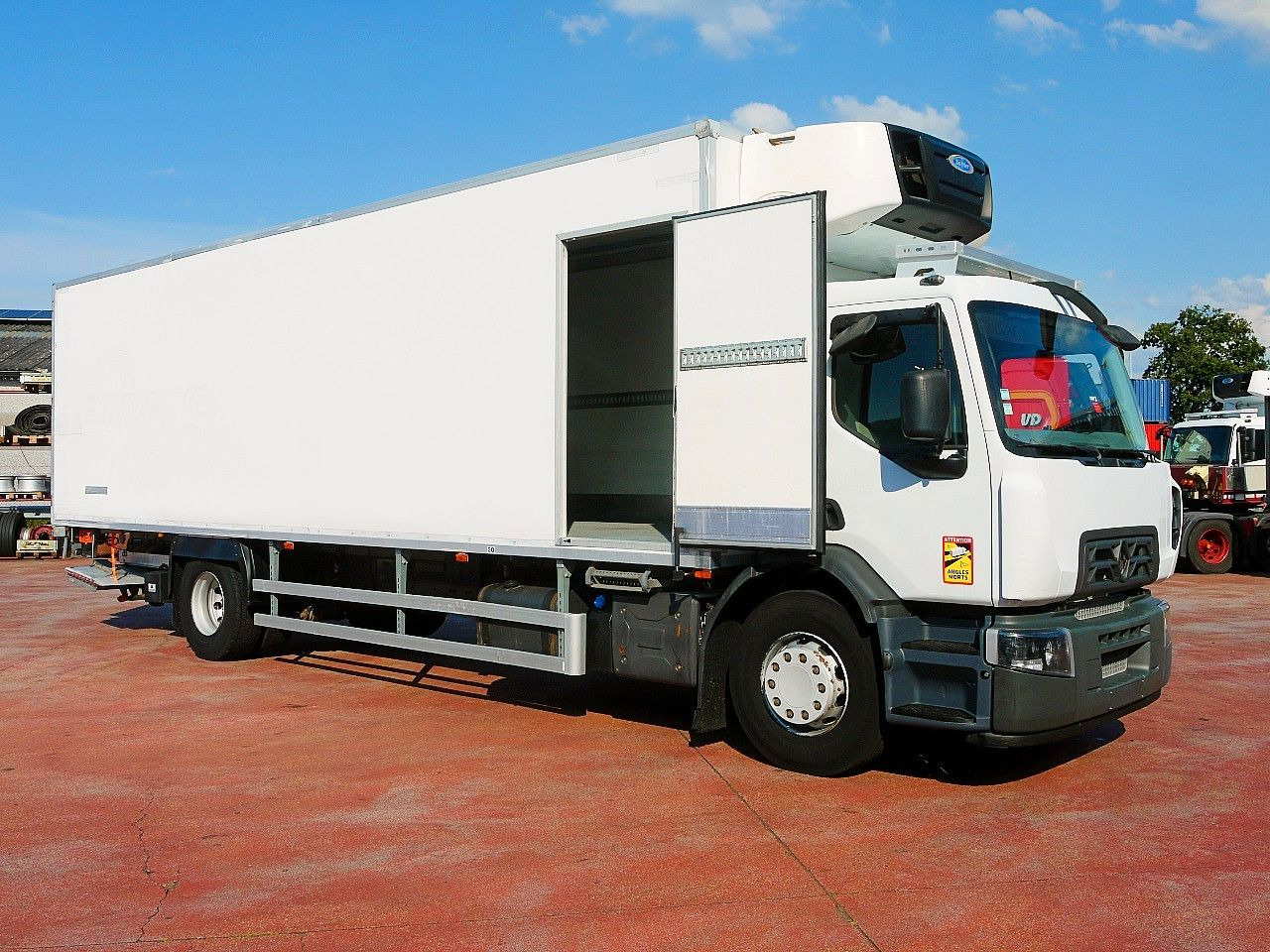 Renault D19.280 KUHLKOFFER CARRIER SUPRA 1150 MT - Chladírenský nákladní automobil: obrázek 3 Renault D19.280 KUHLKOFFER CARRIER SUPRA 1150 MT - Chladírenský nákladní automobil: obrázek 3