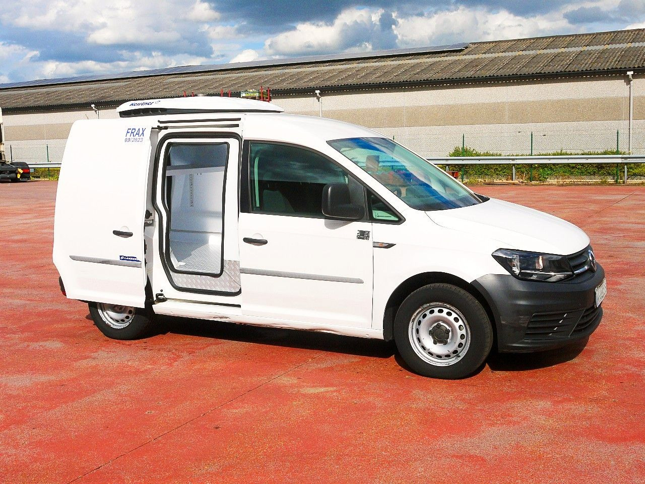 Volkswagen CADDY 2.0 KONVEKTA -2c  A/C €6 - Chladící dodávka: obrázek 3 Volkswagen CADDY 2.0 KONVEKTA -2c  A/C €6 - Chladící dodávka: obrázek 3