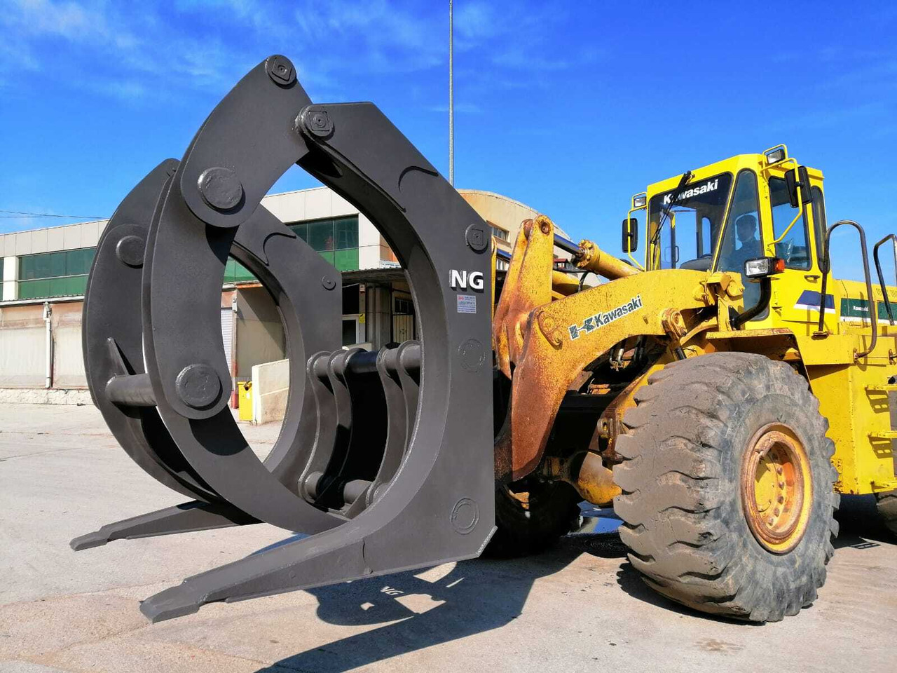 LOADER LOG GRAPPLE - TIMBER GRAPPLE - Drapák pro Nakladač: obrázek 1 LOADER LOG GRAPPLE - TIMBER GRAPPLE - Drapák pro Nakladač: obrázek 1