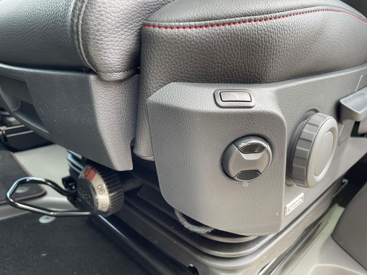 Furgon, Dodávka s dvojitou kabinou MAN TGE 3.200 L3H3 MIXTO 4x4 Individual S ACC STANDH: obrázek 37