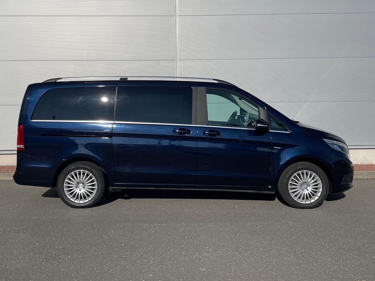 Mercedes-Benz V 250 d Avantgarde 360°KAMERA LED ALLRAD - Mikrobus: obrázek 5 Mercedes-Benz V 250 d Avantgarde 360°KAMERA LED ALLRAD - Mikrobus: obrázek 5