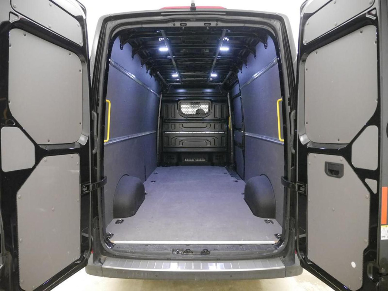 Volkswagen Crafter Kasten 35 L4H3 NAVI DAB PDC KAMERA - Furgon: obrázek 4 Volkswagen Crafter Kasten 35 L4H3 NAVI DAB PDC KAMERA - Furgon: obrázek 4