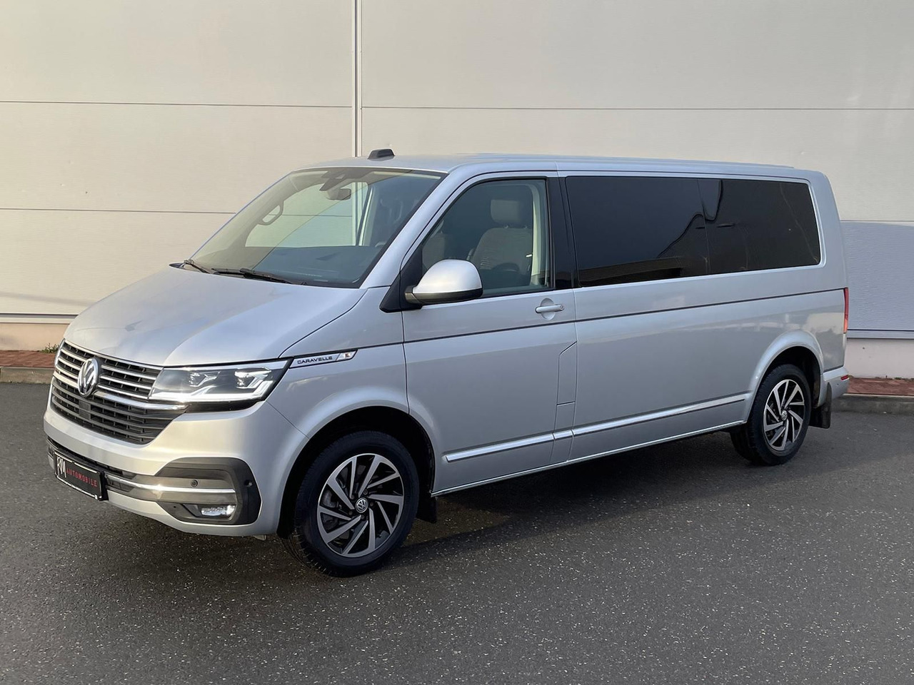 Volkswagen T6.1 Caravelle Comfortl LR 4M NAV el. Trittstufe - Minibus, Mikrobus: obrázek 1 Volkswagen T6.1 Caravelle Comfortl LR 4M NAV el. Trittstufe - Minibus, Mikrobus: obrázek 1