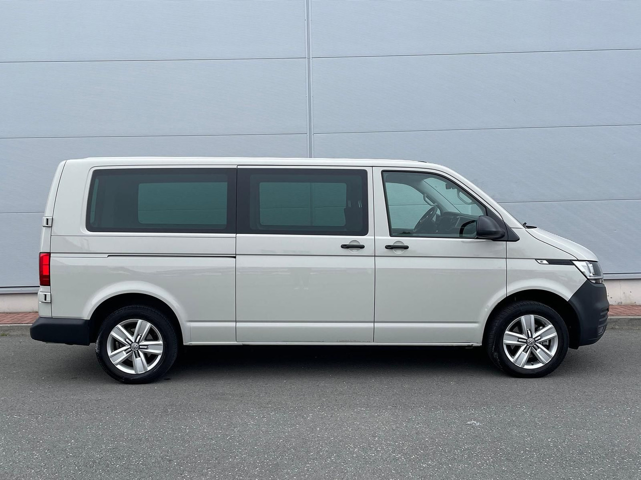 Volkswagen T6.1 Transporter 2.0 TDI lang 4MOTION SITZHZ NAV - Osobní auto: obrázek 5 Volkswagen T6.1 Transporter 2.0 TDI lang 4MOTION SITZHZ NAV - Osobní auto: obrázek 5