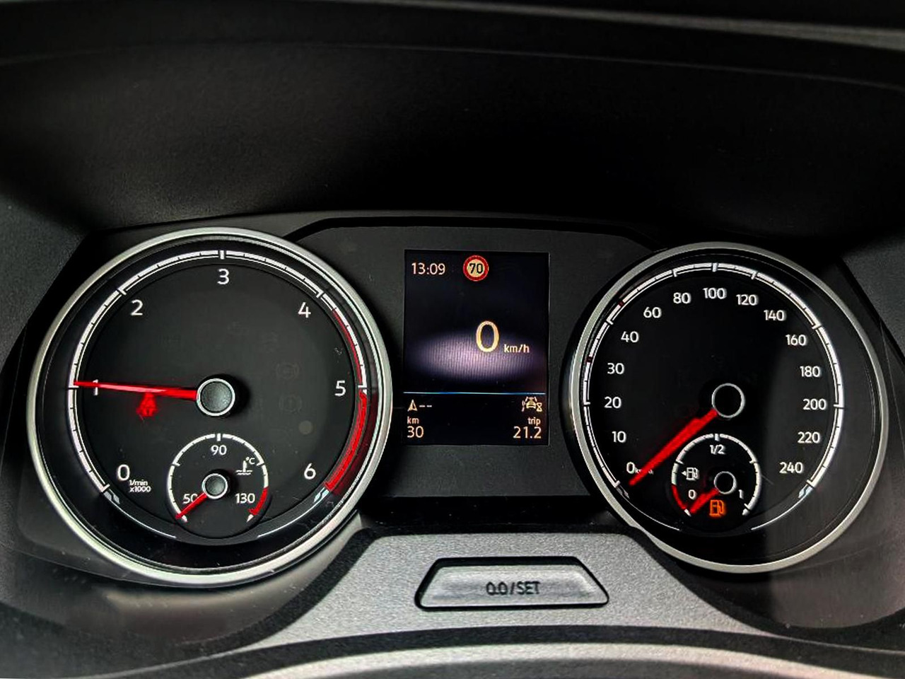 Volkswagen T6.1 Transporter Kombi KR LED STANDHZ ACC NAVI - Mikrobus: obrázek 3 Volkswagen T6.1 Transporter Kombi KR LED STANDHZ ACC NAVI - Mikrobus: obrázek 3