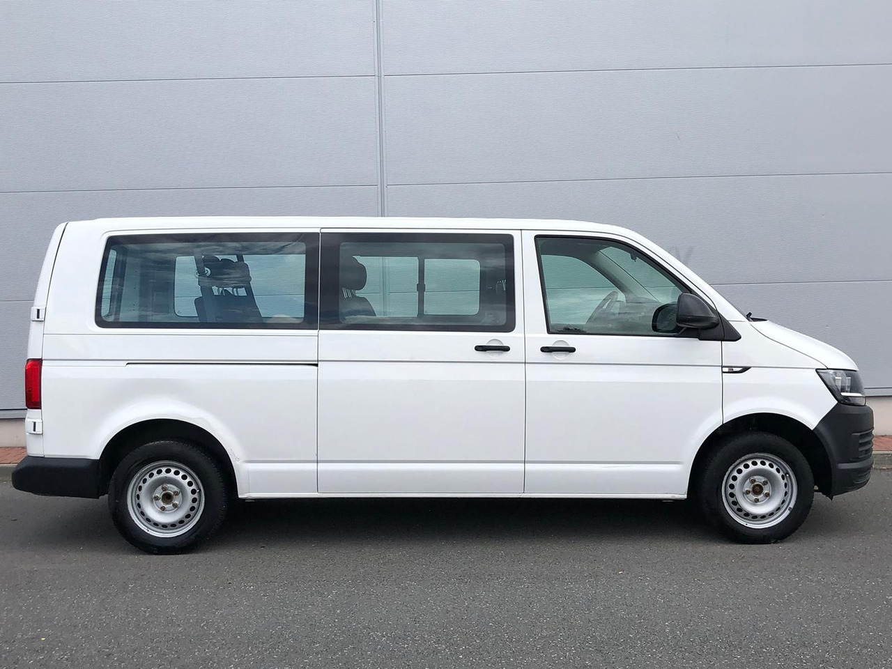 Volkswagen T6 Transporter 2.0 TDI Kombi lang 9-SITZE TEMP - Minibus, Mikrobus: obrázek 5 Volkswagen T6 Transporter 2.0 TDI Kombi lang 9-SITZE TEMP - Minibus, Mikrobus: obrázek 5