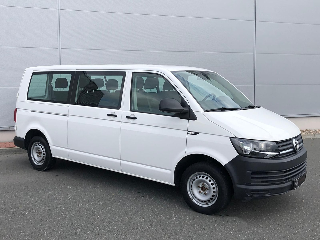 Volkswagen T6 Transporter 2.0 TDI Kombi lang 9-SITZE TEMP - Minibus, Mikrobus: obrázek 2 Volkswagen T6 Transporter 2.0 TDI Kombi lang 9-SITZE TEMP - Minibus, Mikrobus: obrázek 2